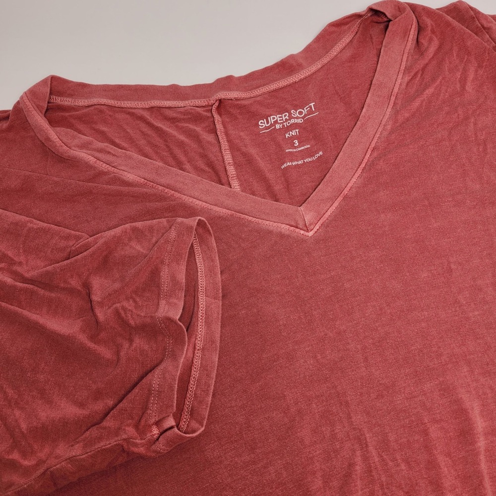 Torrid V-Neck T-Shirt Womens 3 Red Excellent Super Soft Knit Short Sleeve Top‎